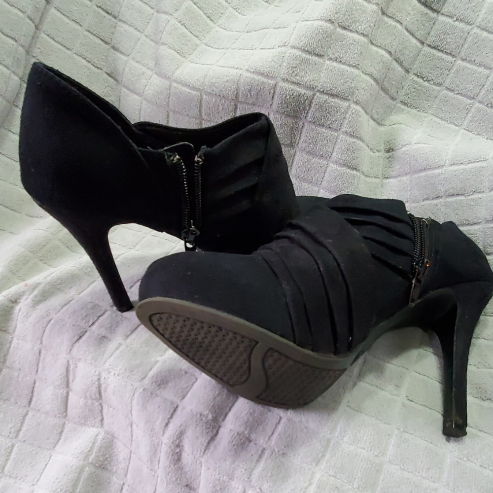 Heels Booties - Picture 4 of 8